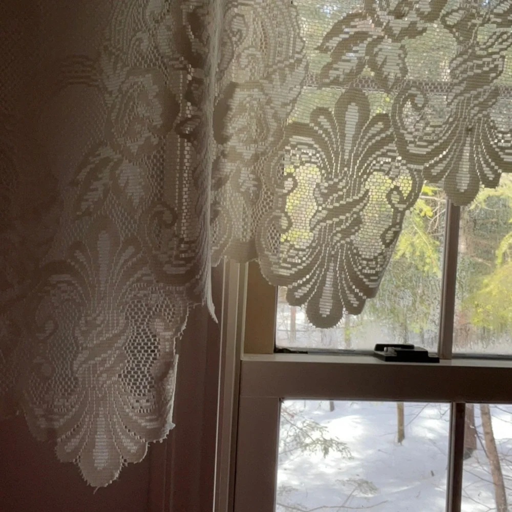 Lace Victorian Rose curtain valance, off white, rose-patterned lace design.